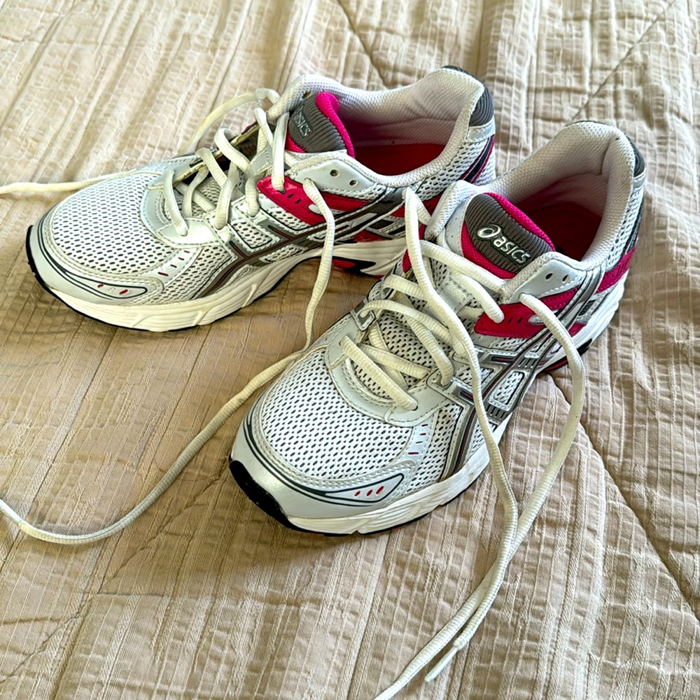 ASICS gel strike women’s sneakers size 6 pink